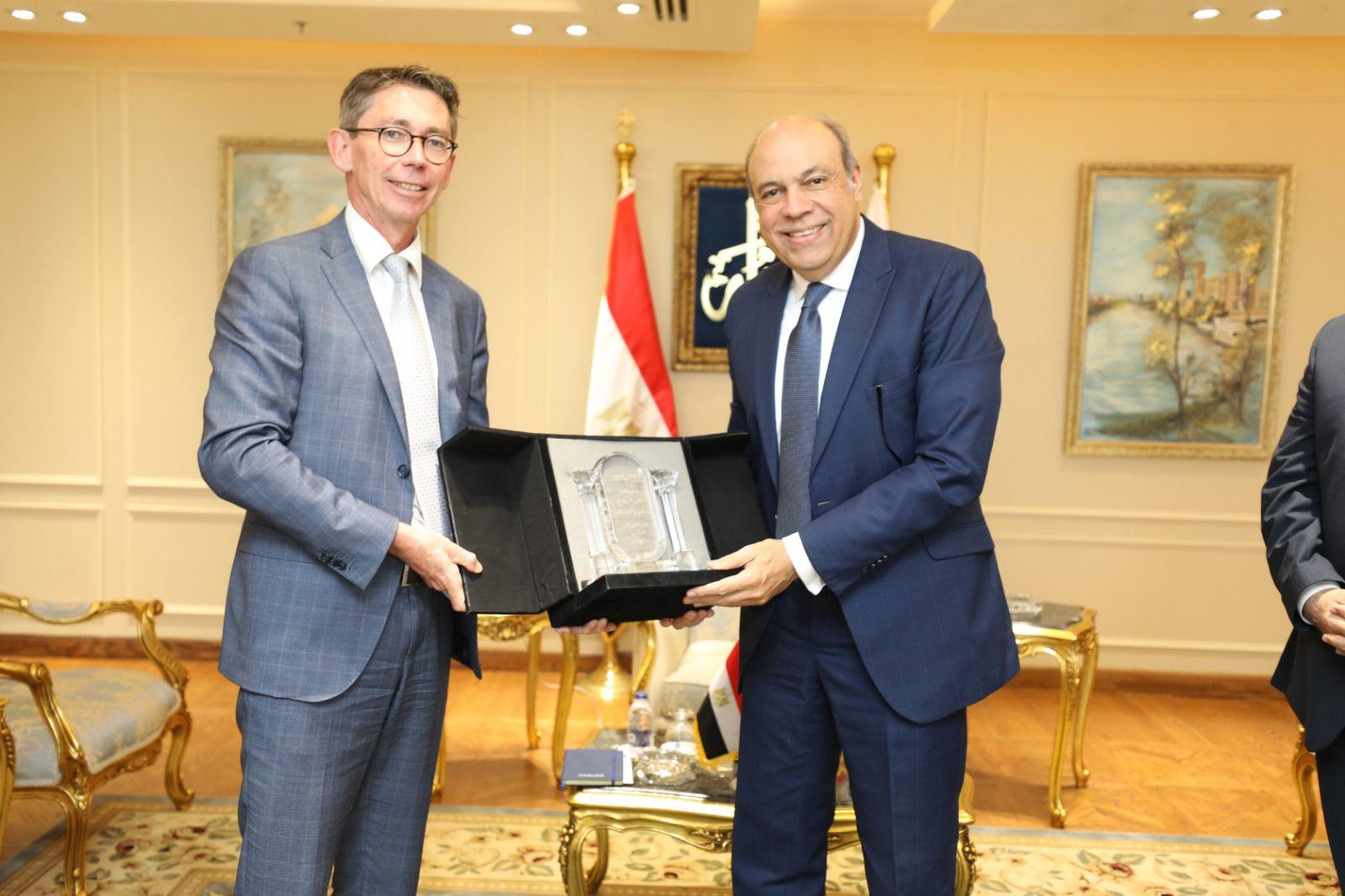 وزير الطيران يلتقي نائب الرئيس التنفيذي لمجموعة Thales