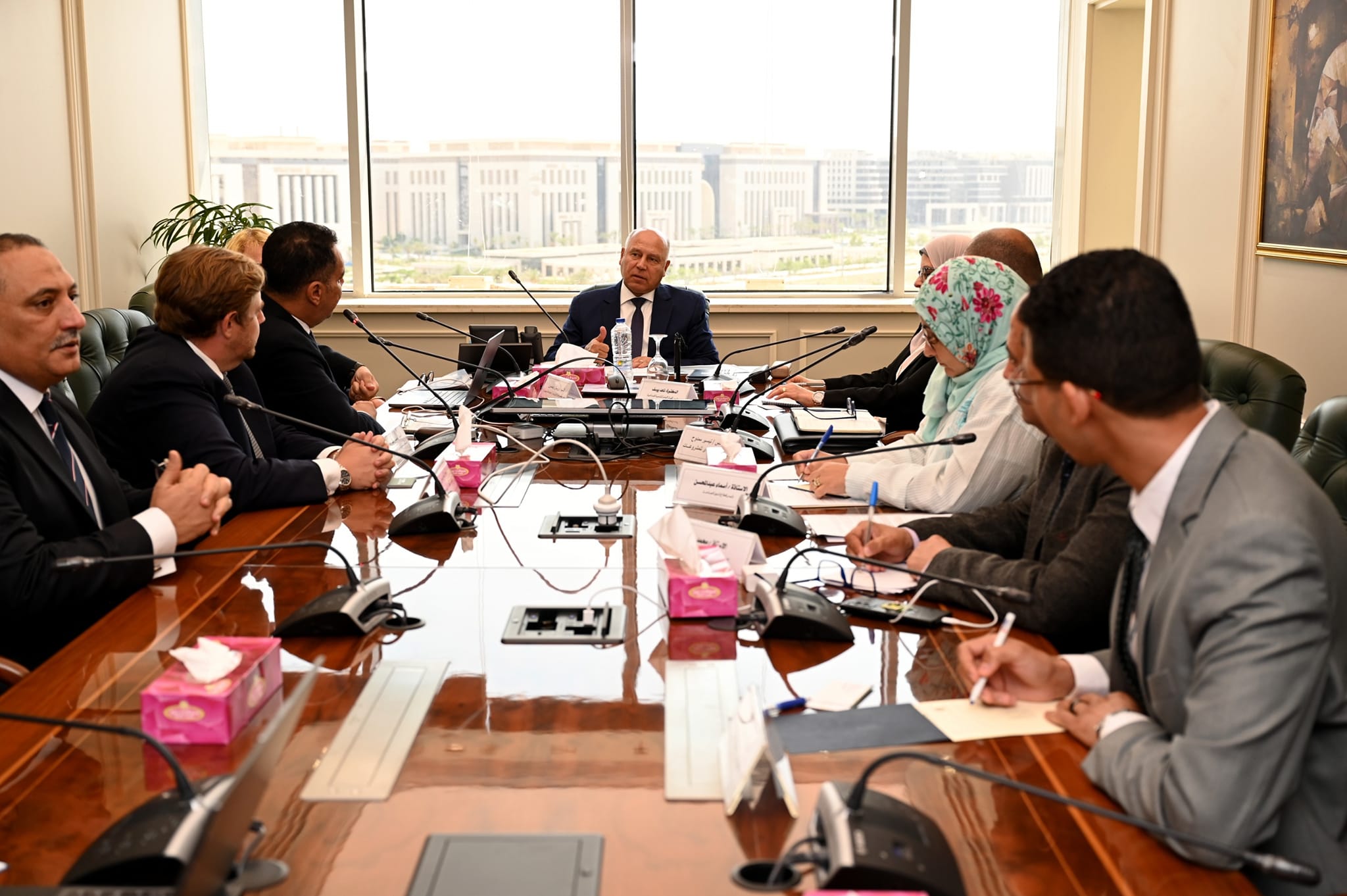 وزير الصناعة والنقل يلتقي وفد شركة ليونزبريدج