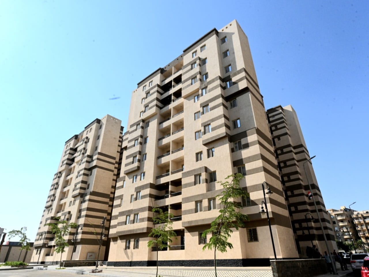 وزير الإسكان يتفقد الوحدات السكنية بمشروع فالي تاورز