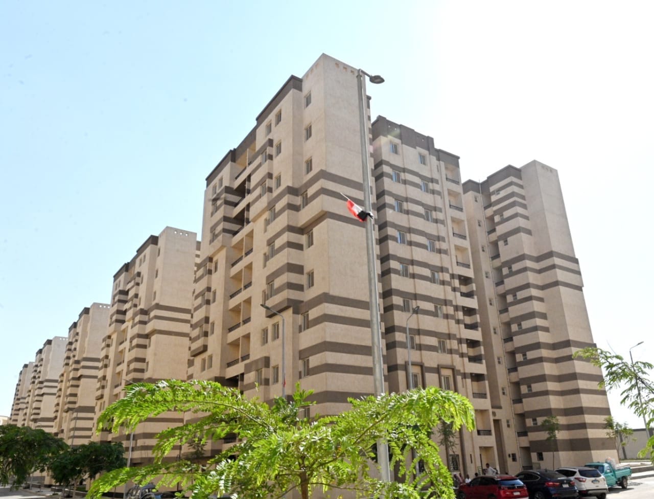 وزير الإسكان يتفقد الوحدات السكنية بمشروع فالي تاورز
