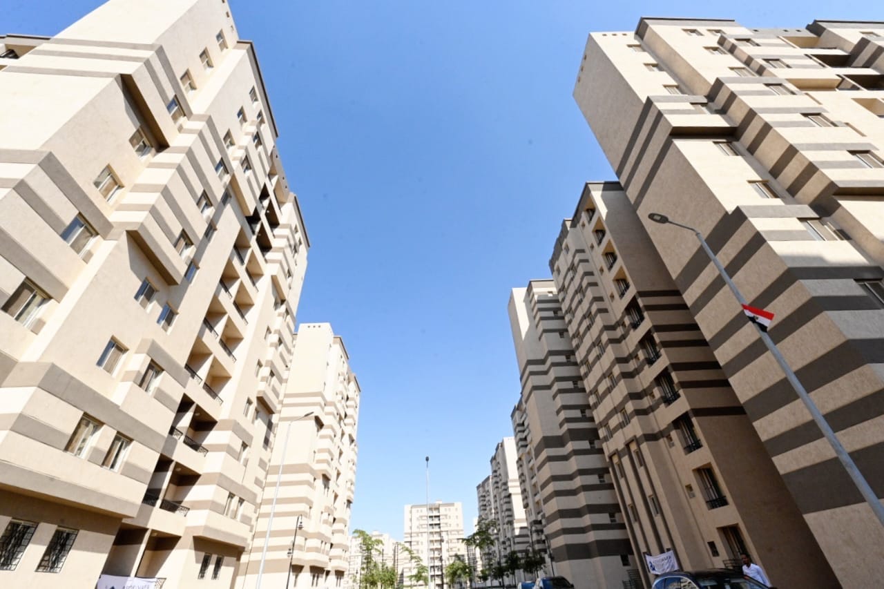 وزير الإسكان يتفقد الوحدات السكنية بمشروع فالي تاورز