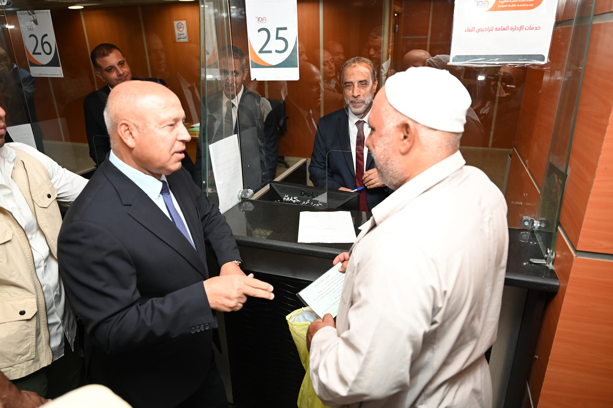 الوزير يشهد حصول عدد من المستثمرين على رخص التشغيل