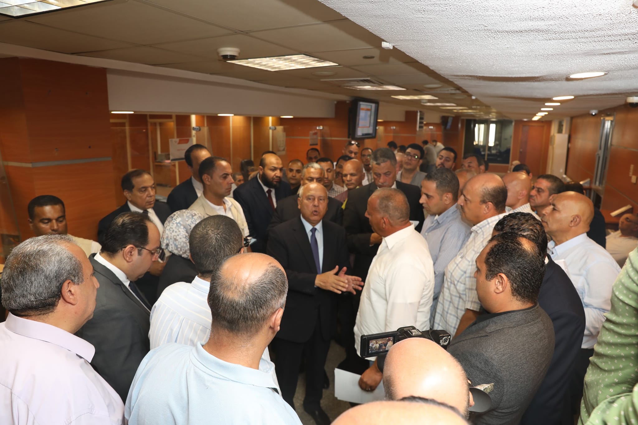 الوزير يشهد حصول عدد من المستثمرين على رخص التشغيل
