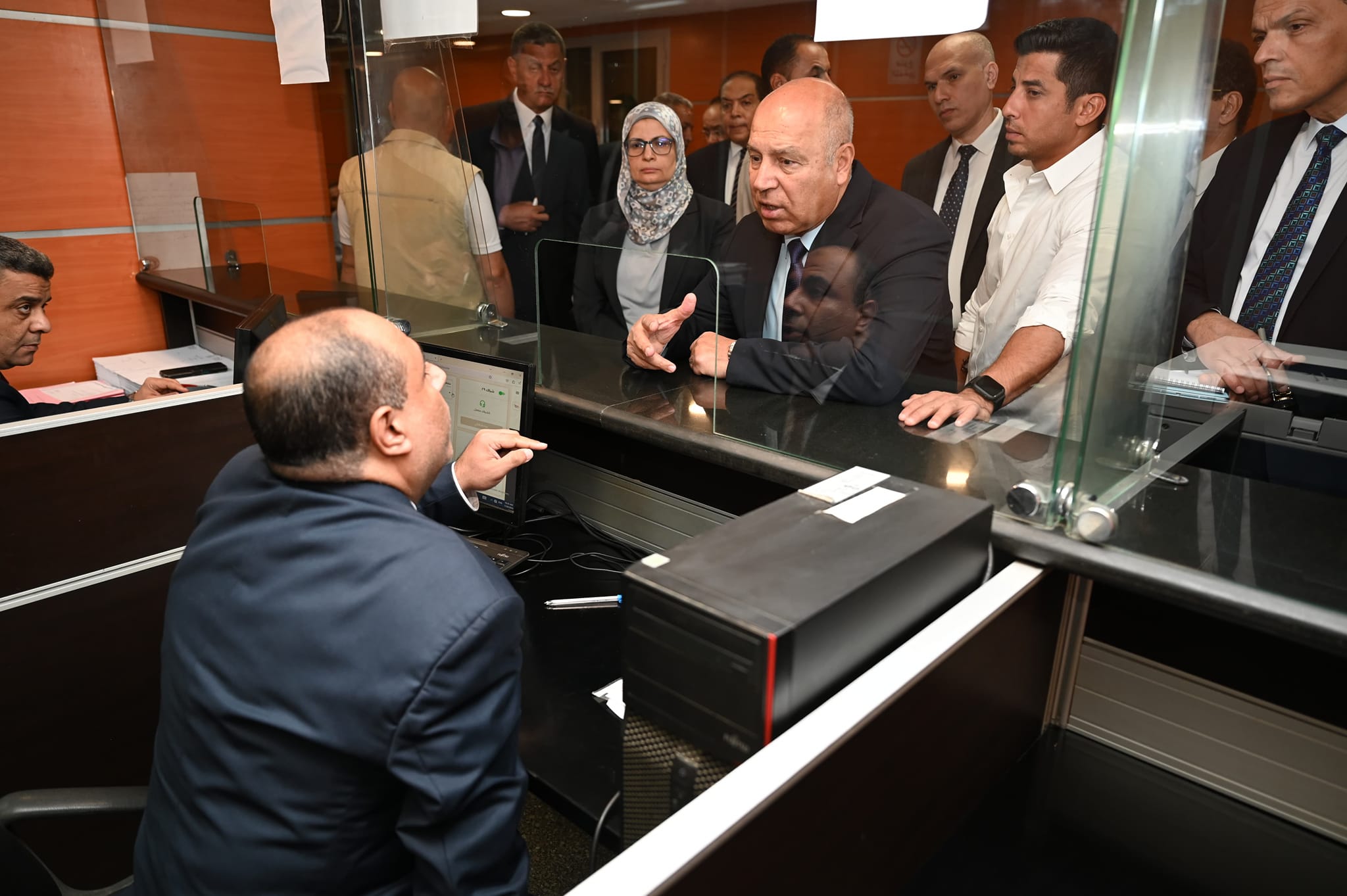 الوزير يشهد حصول عدد من المستثمرين على رخص التشغيل