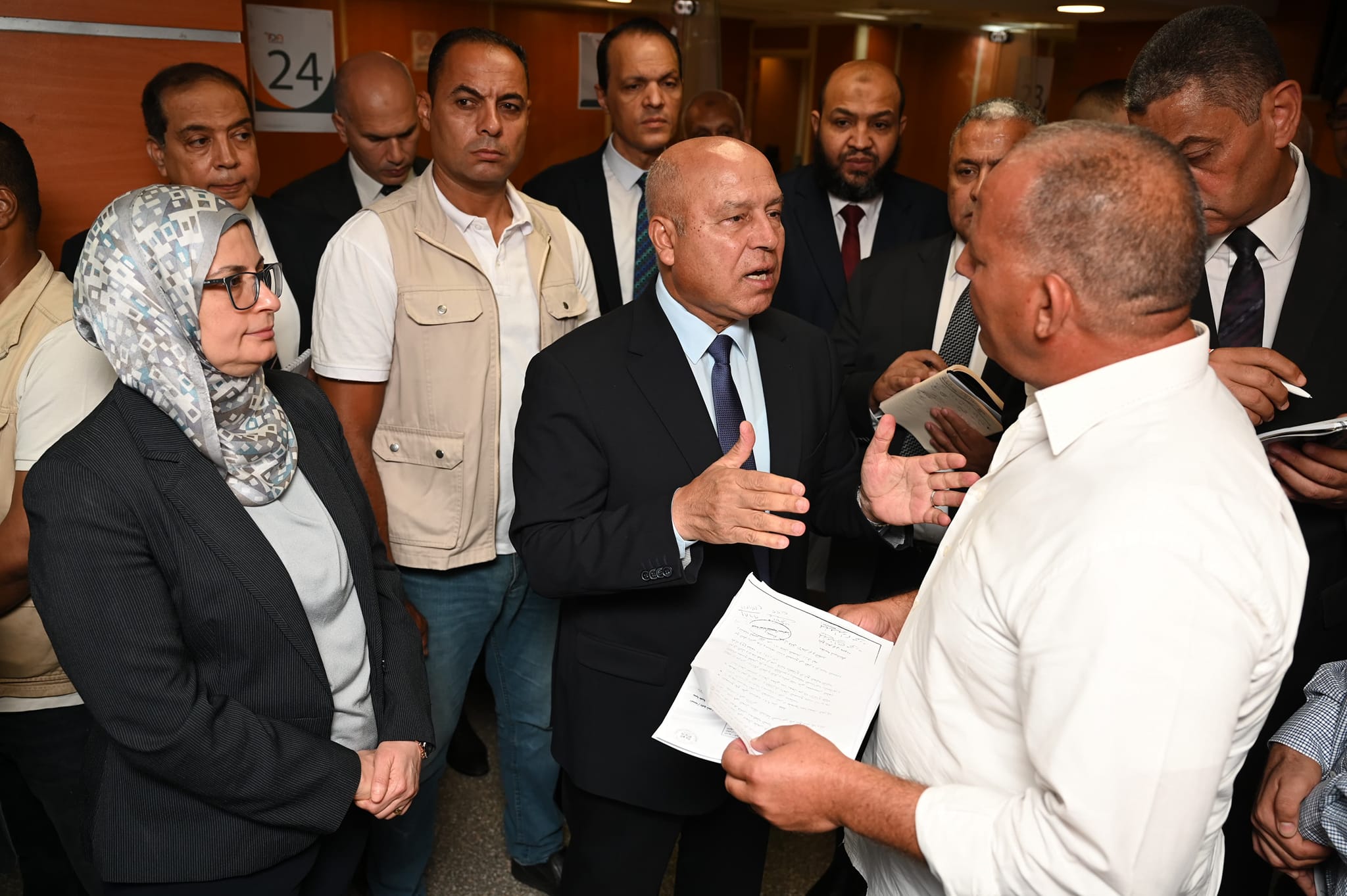 الوزير يشهد حصول عدد من المستثمرين على رخص التشغيل