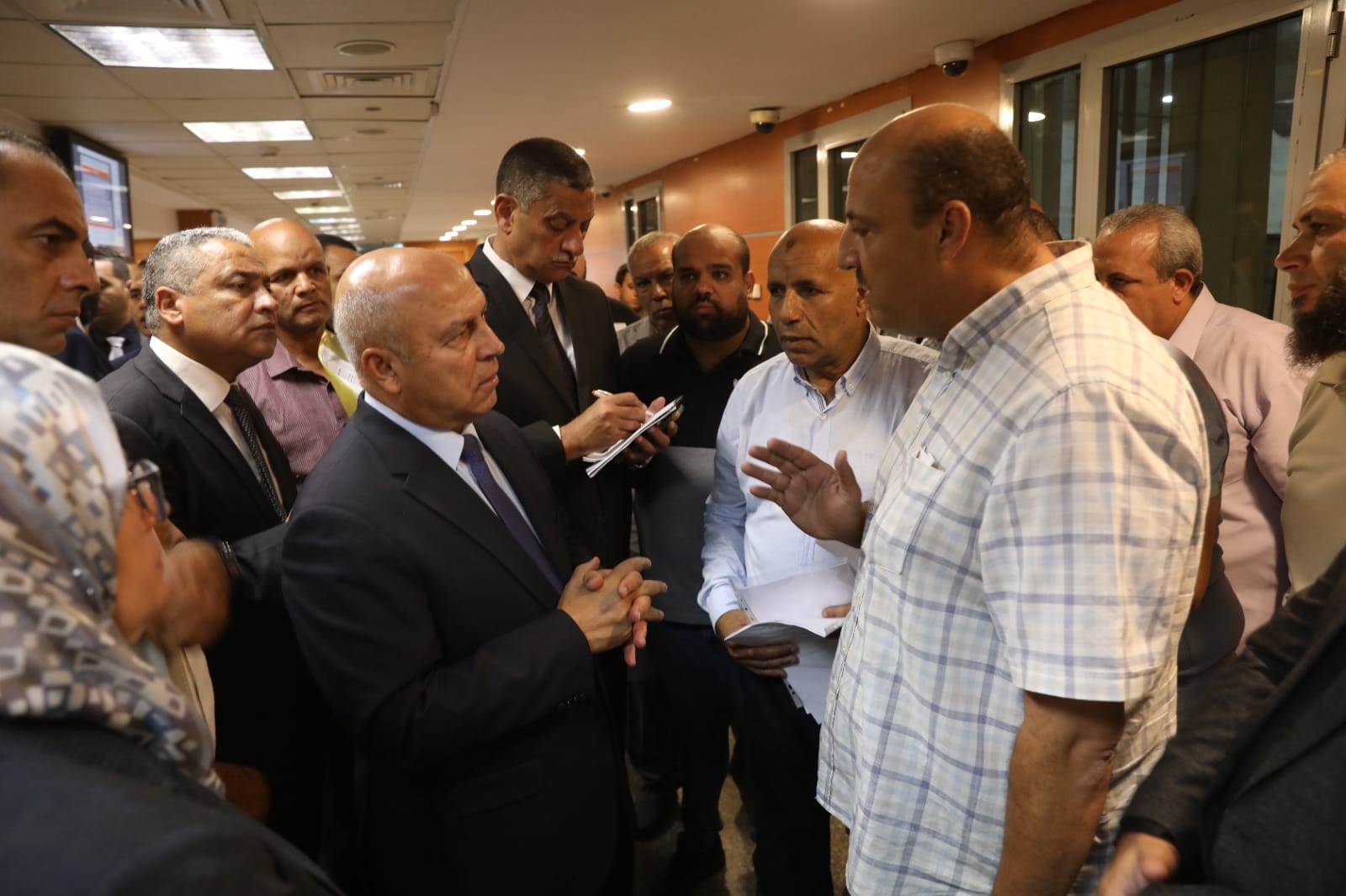 الوزير يشهد حصول عدد من المستثمرين على رخص التشغيل