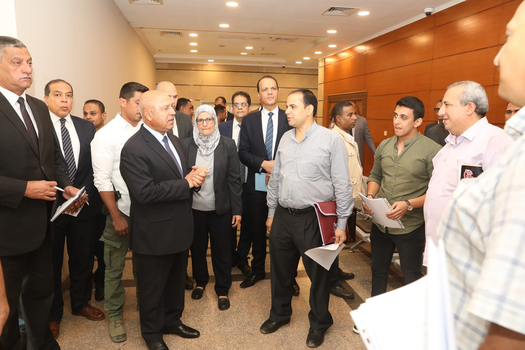 الوزير يشهد حصول عدد من المستثمرين على رخص التشغيل