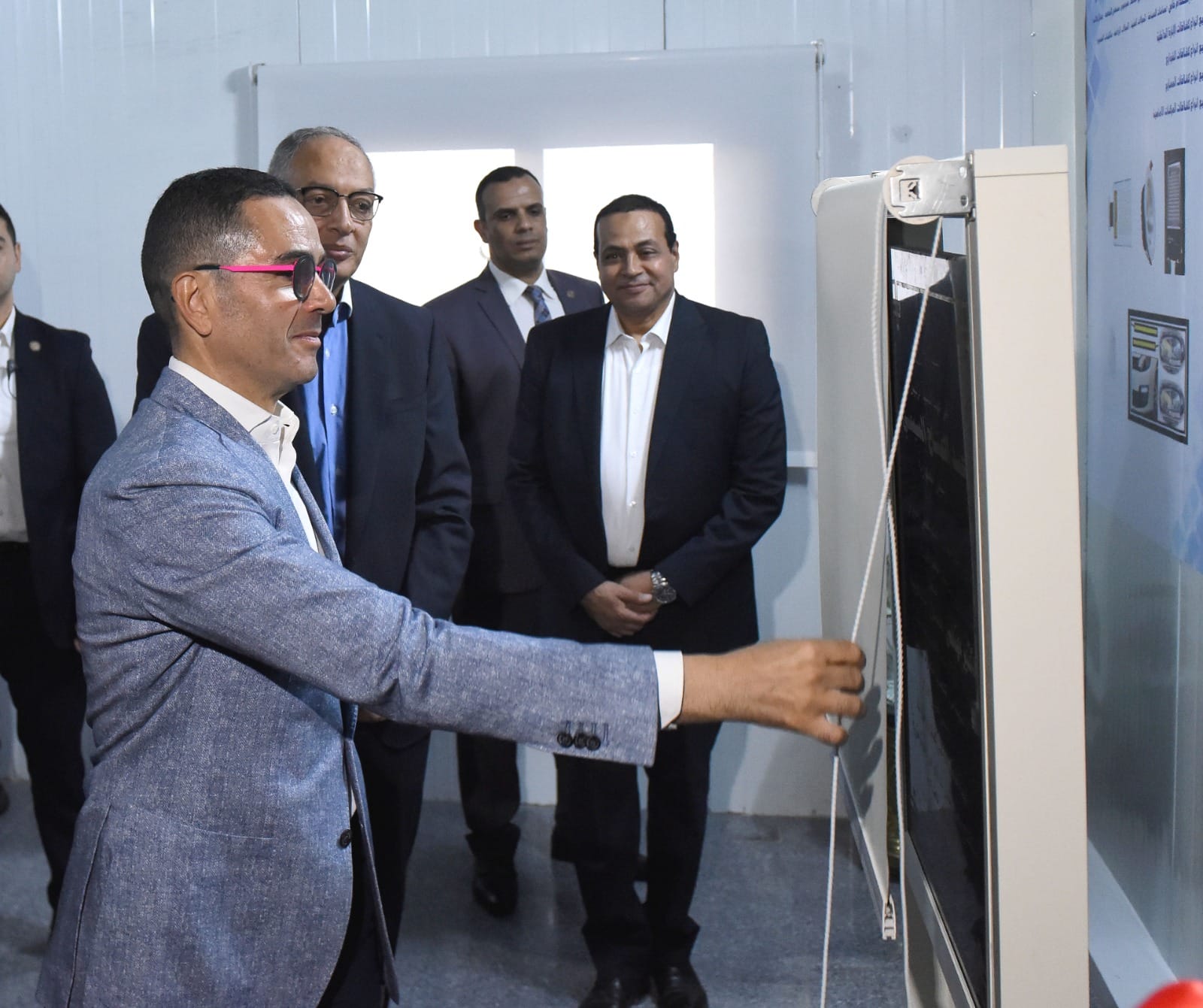 وزير الاستثمار والتجارة الخارجية يفتتح أحدث معمل للاختبارات الضوئية