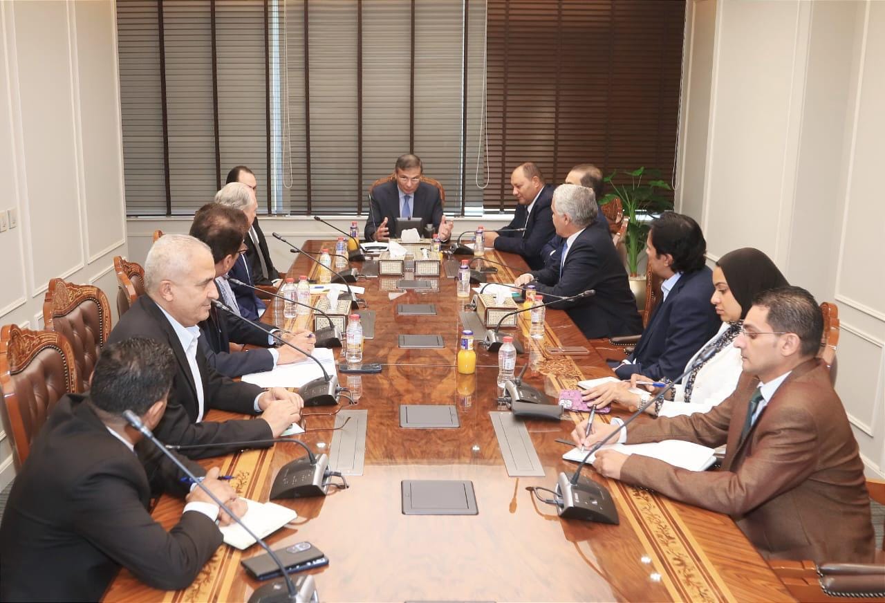 وزير الزراعة مع رئيس اتحاد مصدرى اللحوم والدواجن البرازيلي