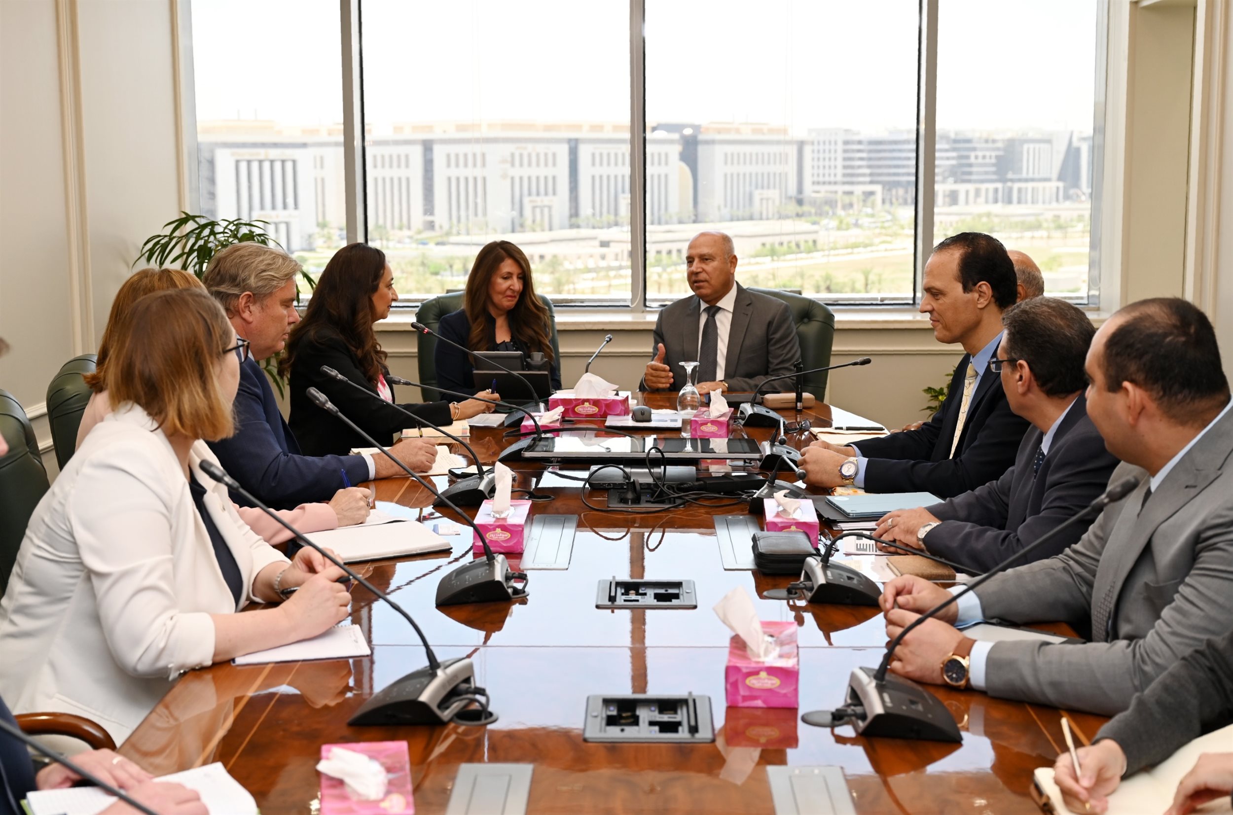 الوزير يلتقي سفيرة الولايات المتحدة الأمريكية