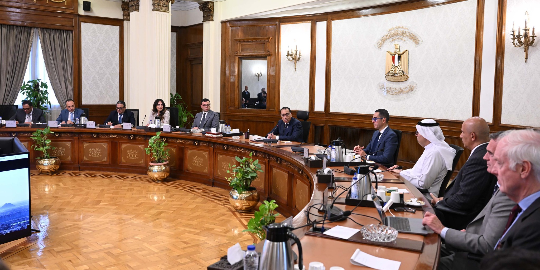 رئيس الوزراء يستعرض مقترح إدارة مركز القاهرة الدولي المالي