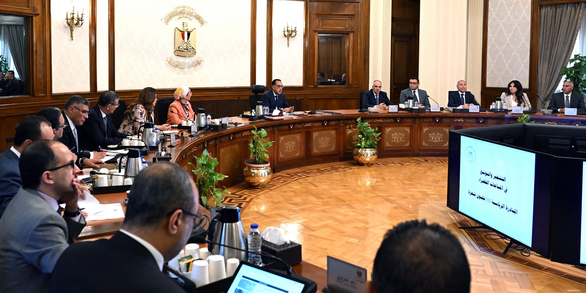 رئيس الوزراء يكلف بتشجير المحاور المرورية