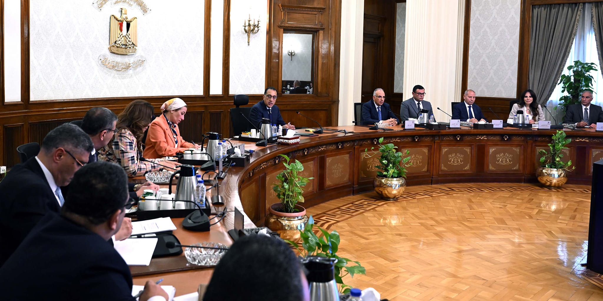 رئيس الوزراء يكلف بتشجير المحاور المرورية
