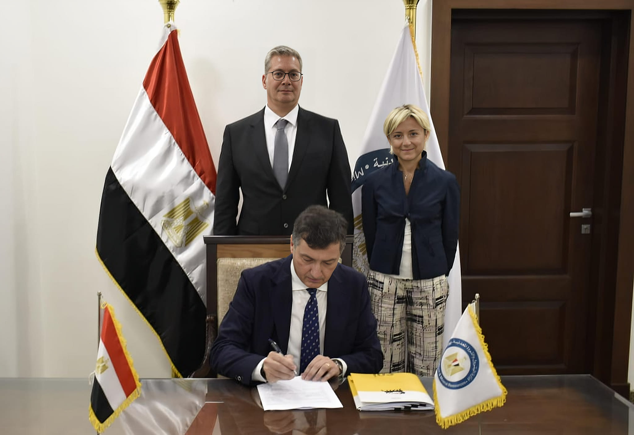 وزير البترول يعقد جلسة مباحثات مع شركة إيني الإيطالية