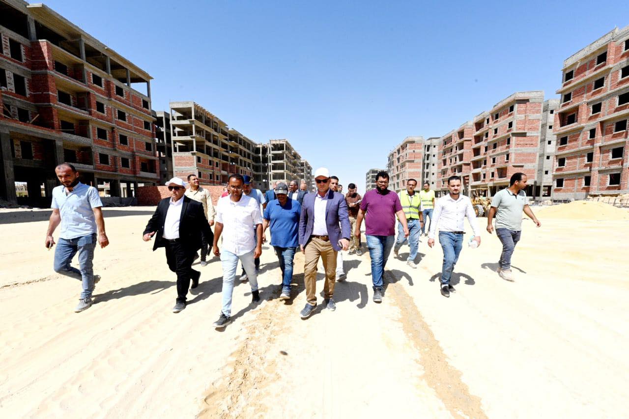 وزير الإسكان يتفقد وحدات المبادرة الرئاسية سكن لكل المصريين