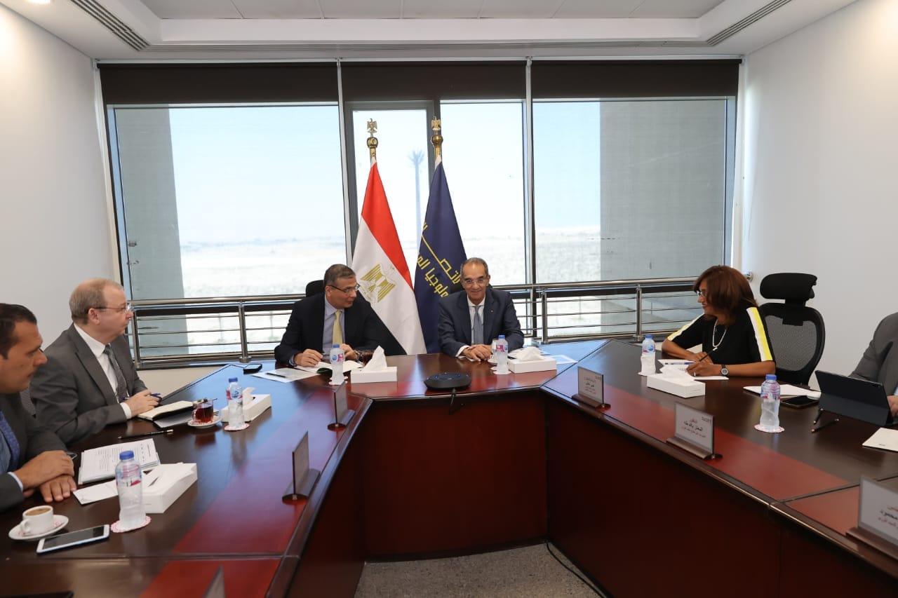 وزيرا الاتصالات وتكنولوجيا والمعلومات والزراعة