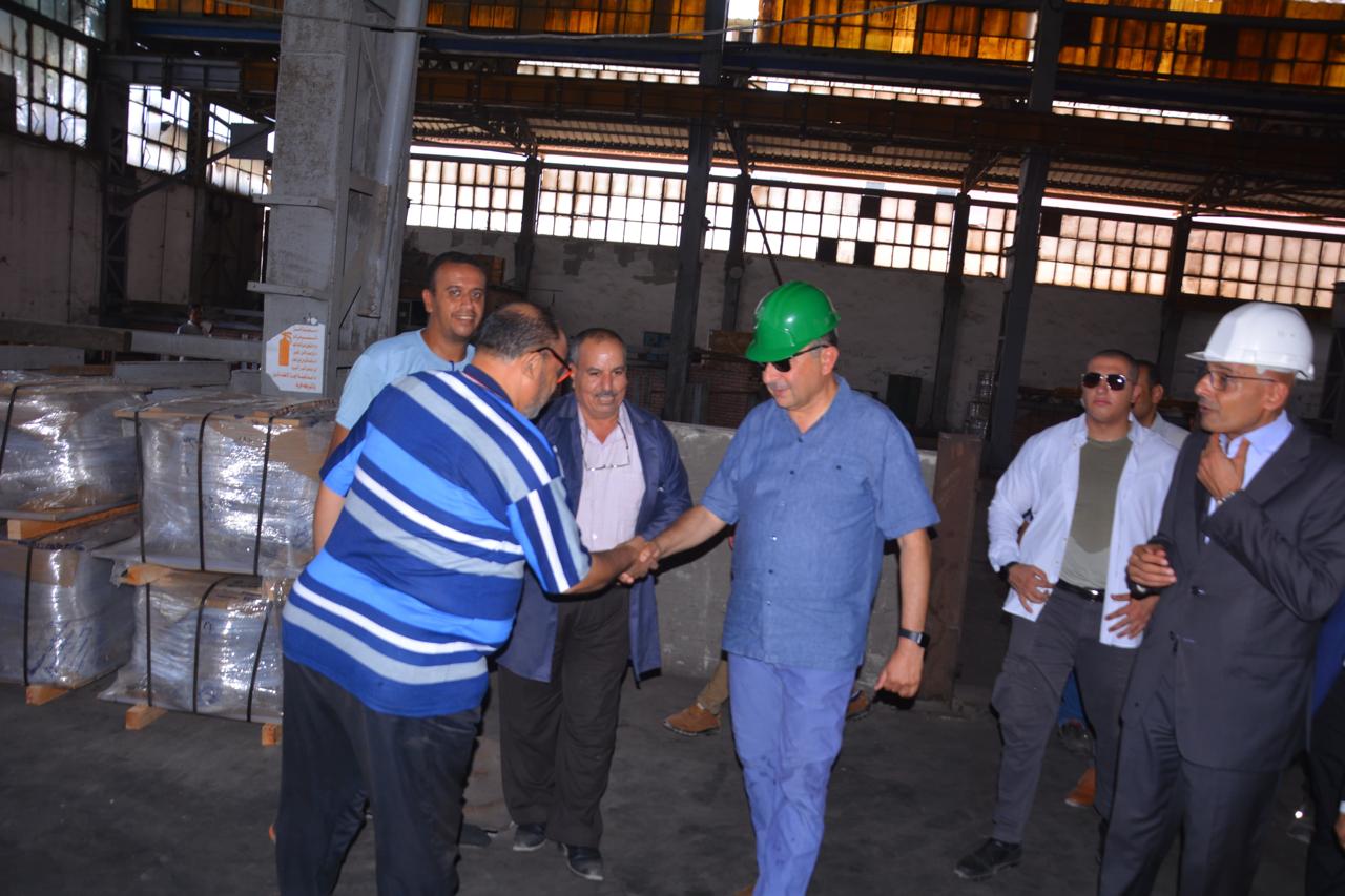 وزير قطاع الأعمال العام يتفقد مصانع النحاس المصرية
