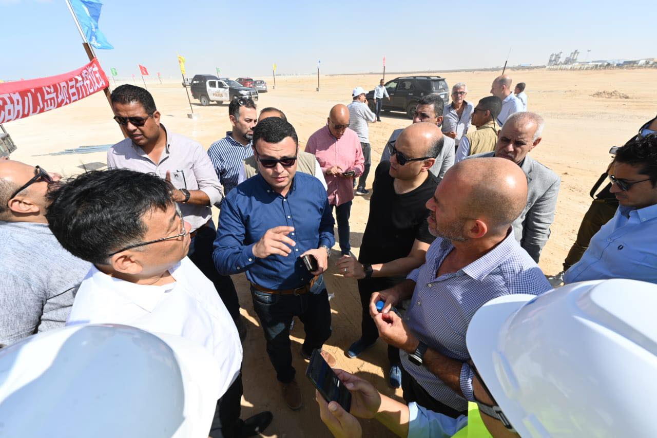 وزير الإسكان يتفقد الموقف التنفيذى لمشروع أبراج الداون تاون بمدينة العلمين الجديدة