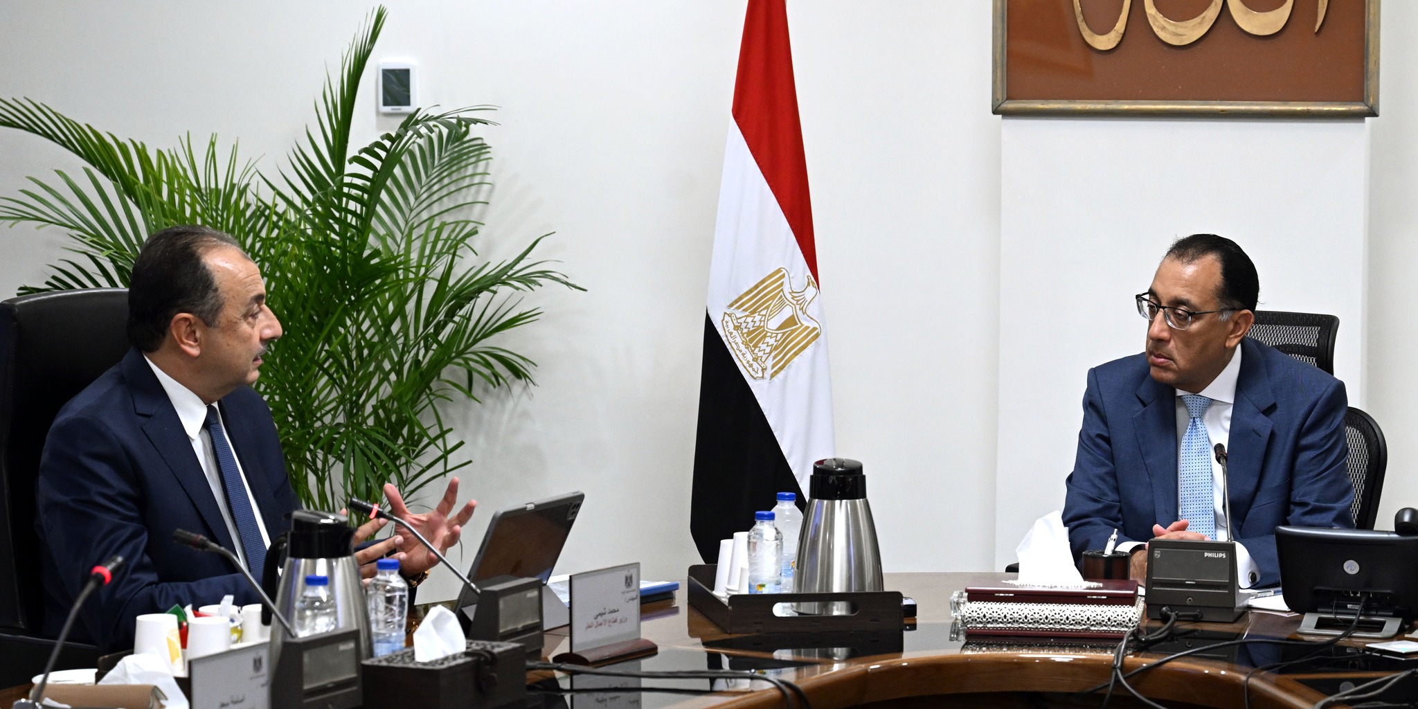 رئيس الوزراء يجتمع مع وزير قطاع الأعمال