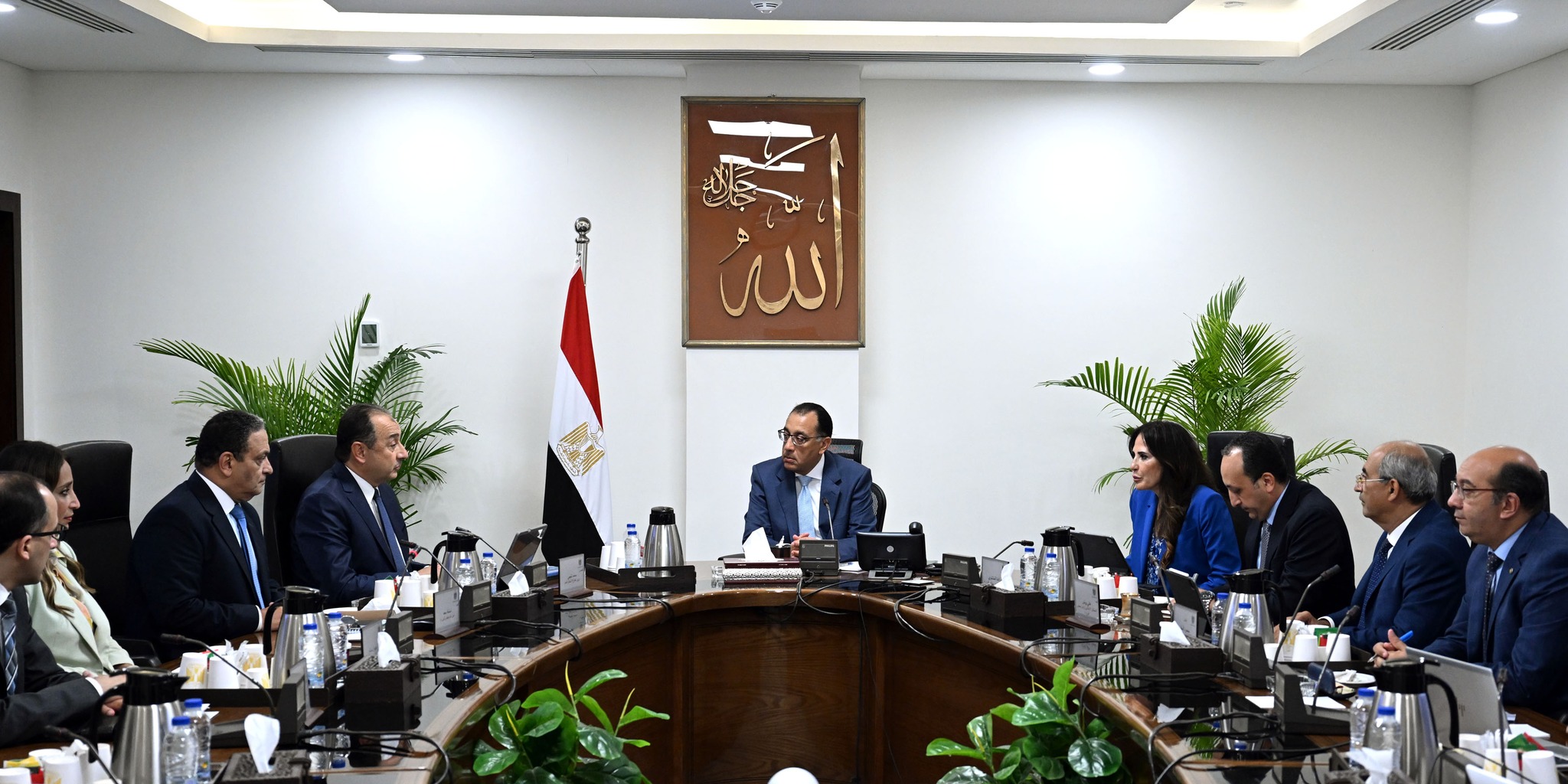 رئيس الوزراء يجتمع مع وزير قطاع الأعمال