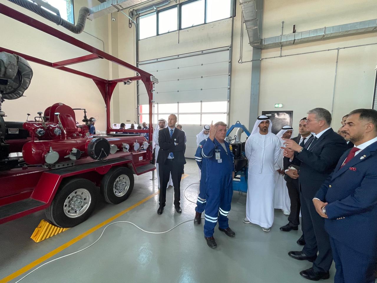 وزير البترول خلال زيارة مركز الاستجابة لحالات الطوارئ