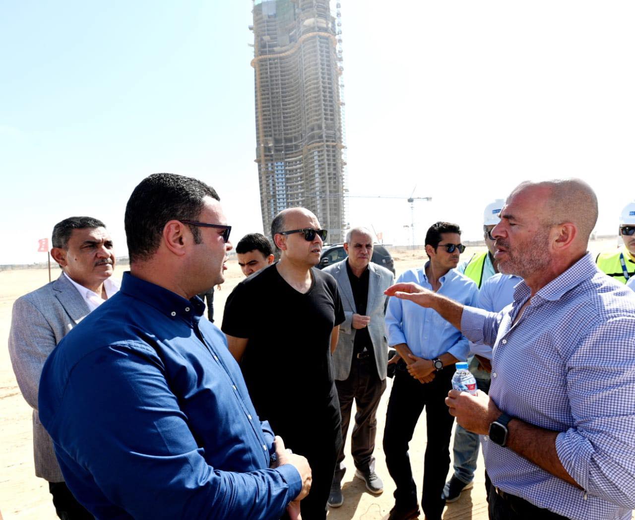 وزير الإسكان يتفقد الموقف التنفيذى لمشروع أبراج الداون تاون بمدينة العلمين الجديدة