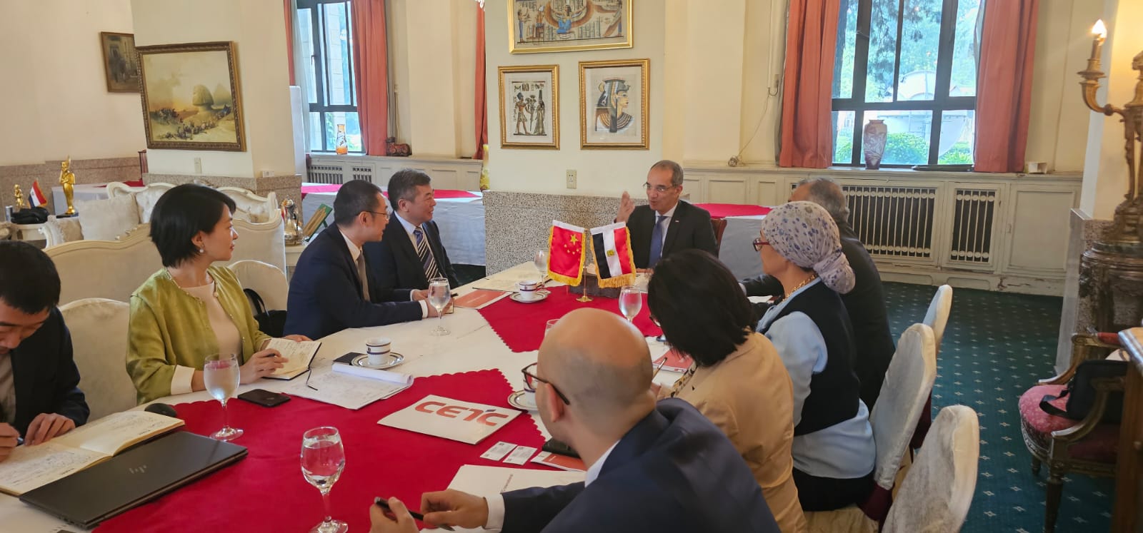وزير الاتصالات مع رئيس مجموعة Tsinghua Unigroup