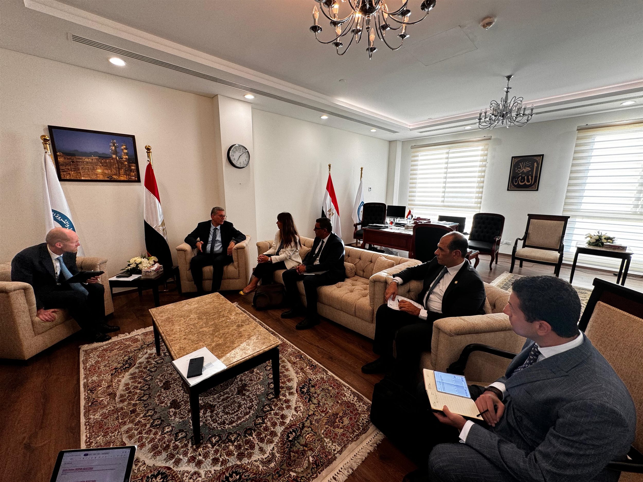 وزير البترول يلتقي المدير التنفيذى بالبنك الأوروبي