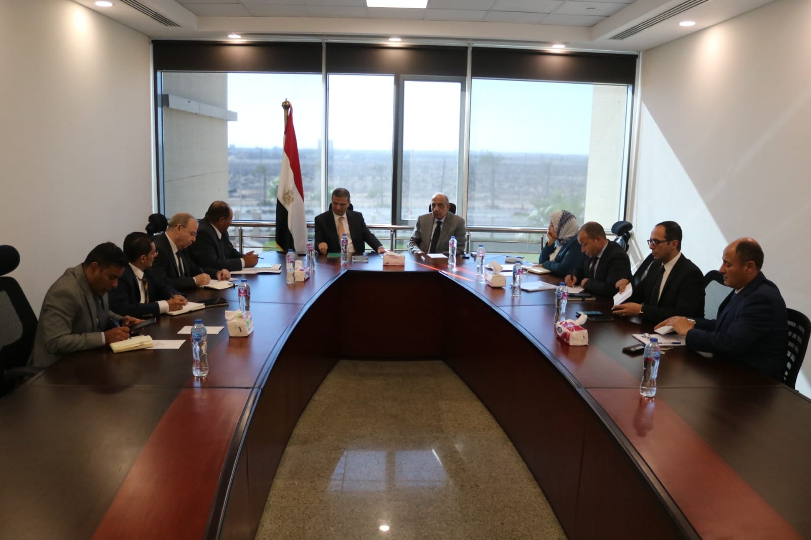 وزيرا الكهرباء والزراعة يبحثان اوضاع مزارع الدواجن