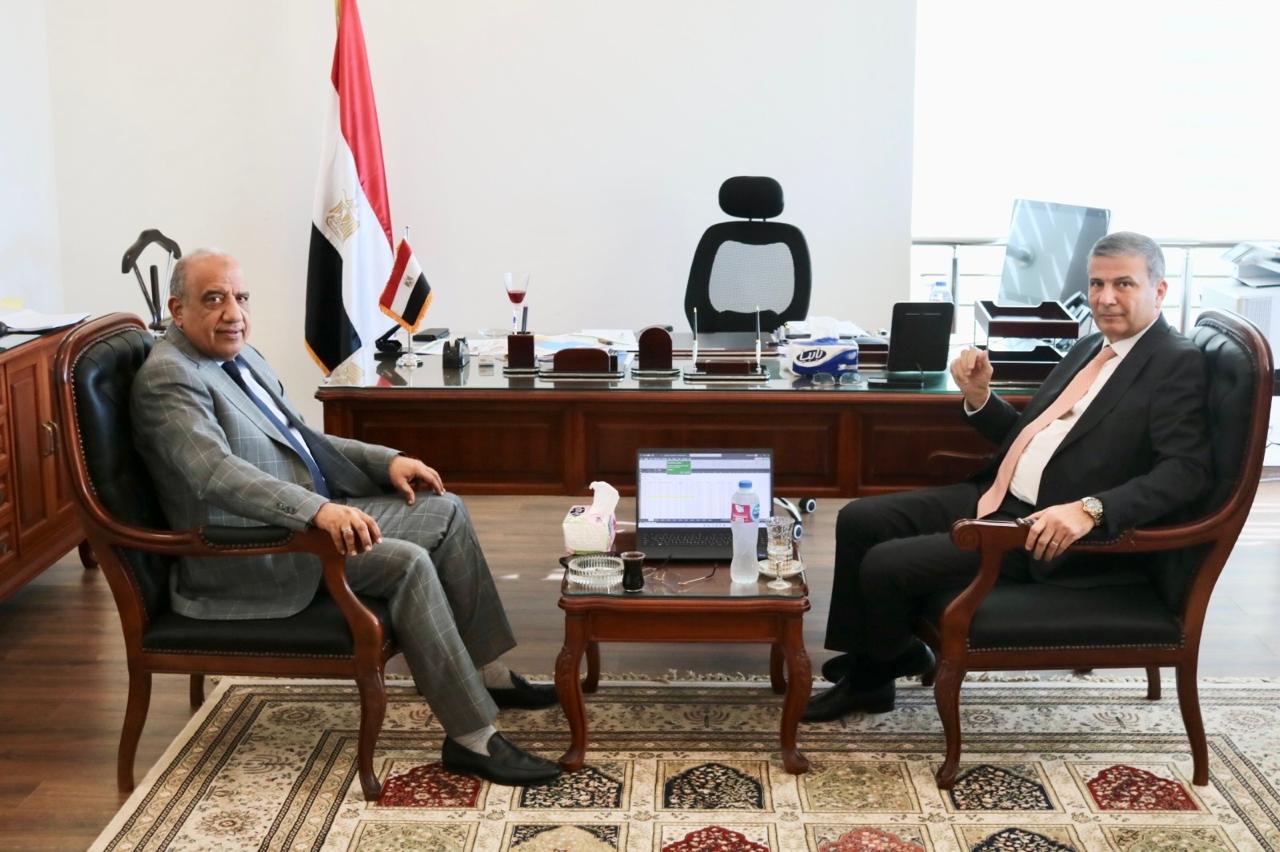 وزيرا الكهرباء والزراعة يبحثان اوضاع مزارع الدواجن