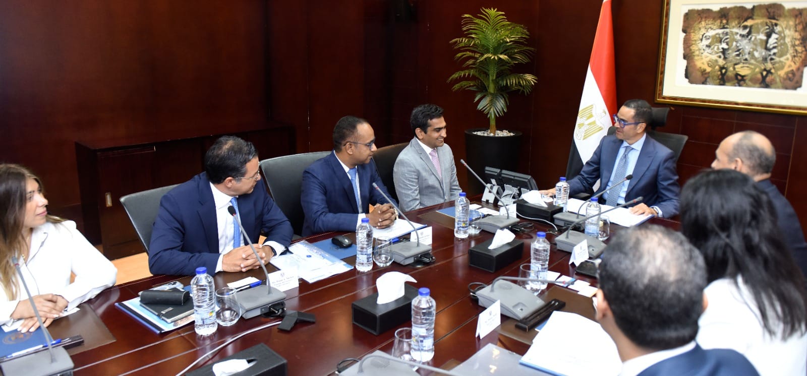 وزير الاستثمار يلتقي وفد مجموعة استوال الصناعية الهندية