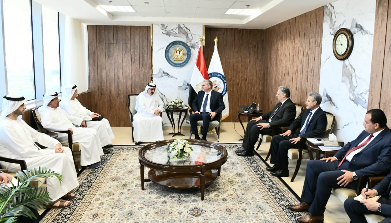 وزير البترول خلال المباحثات مع دراجون اويل