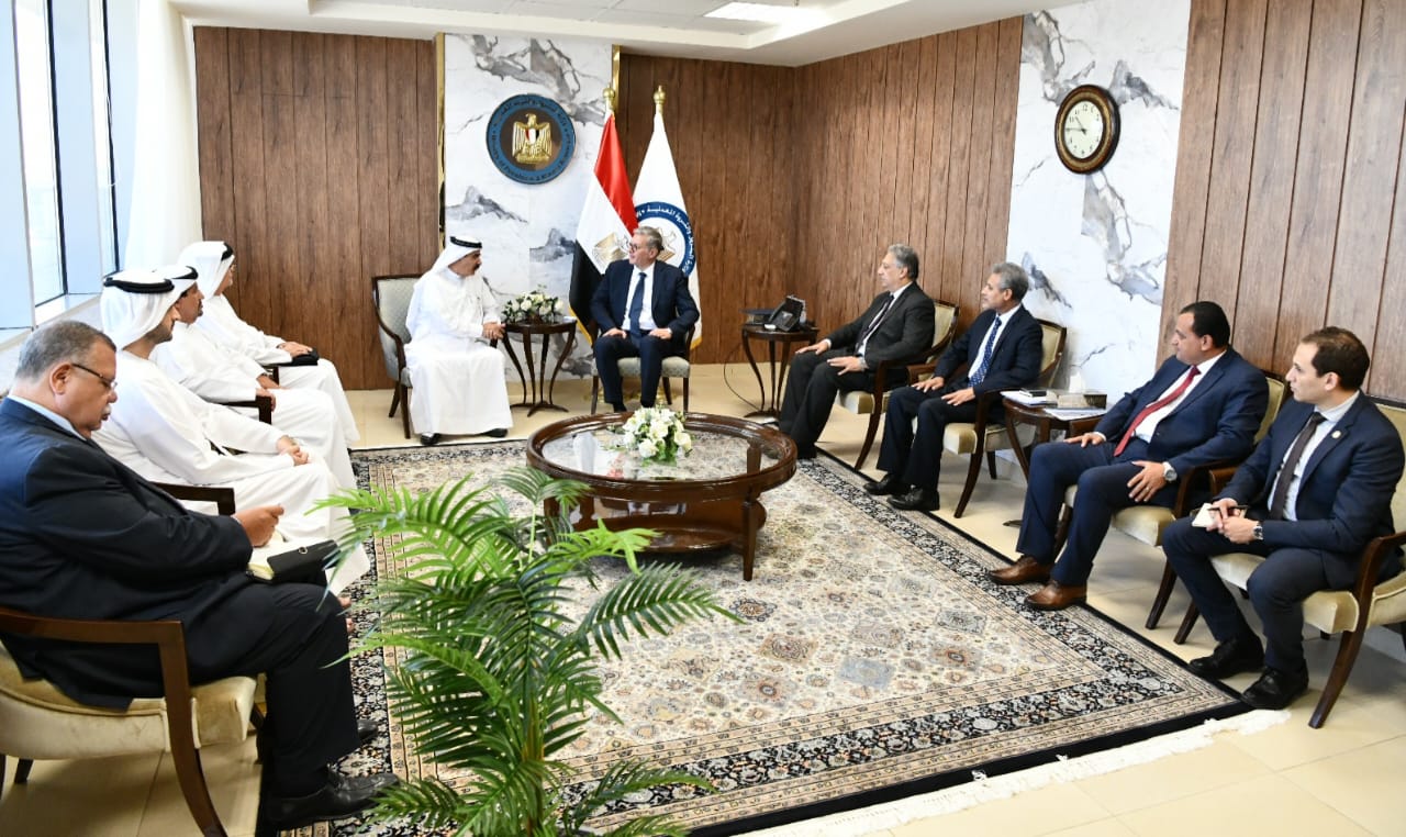 وزير البترول خلال المباحثات مع دراجون اويل