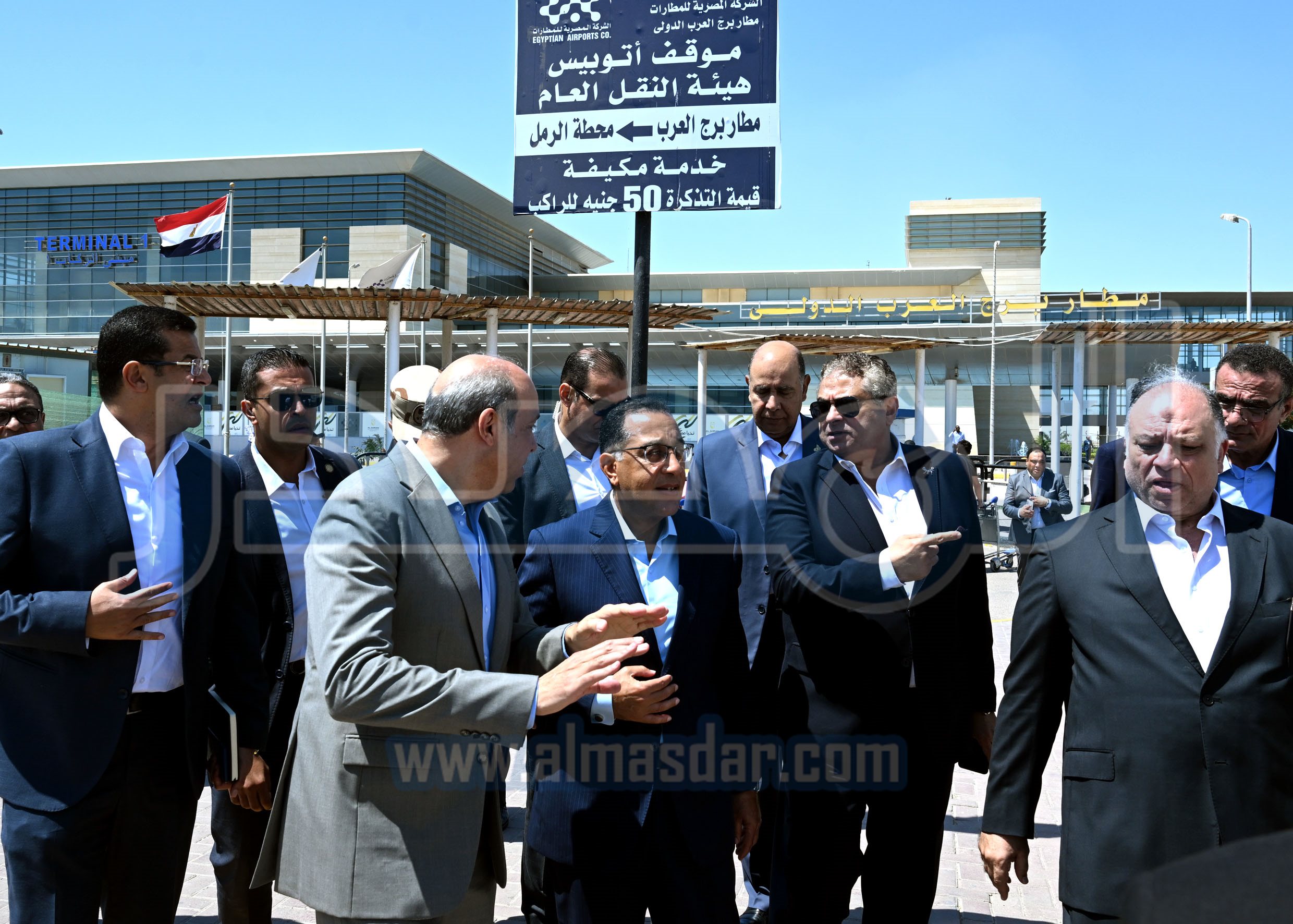 رئيس الوزراء يتفقد مطار برج العرب الدولي