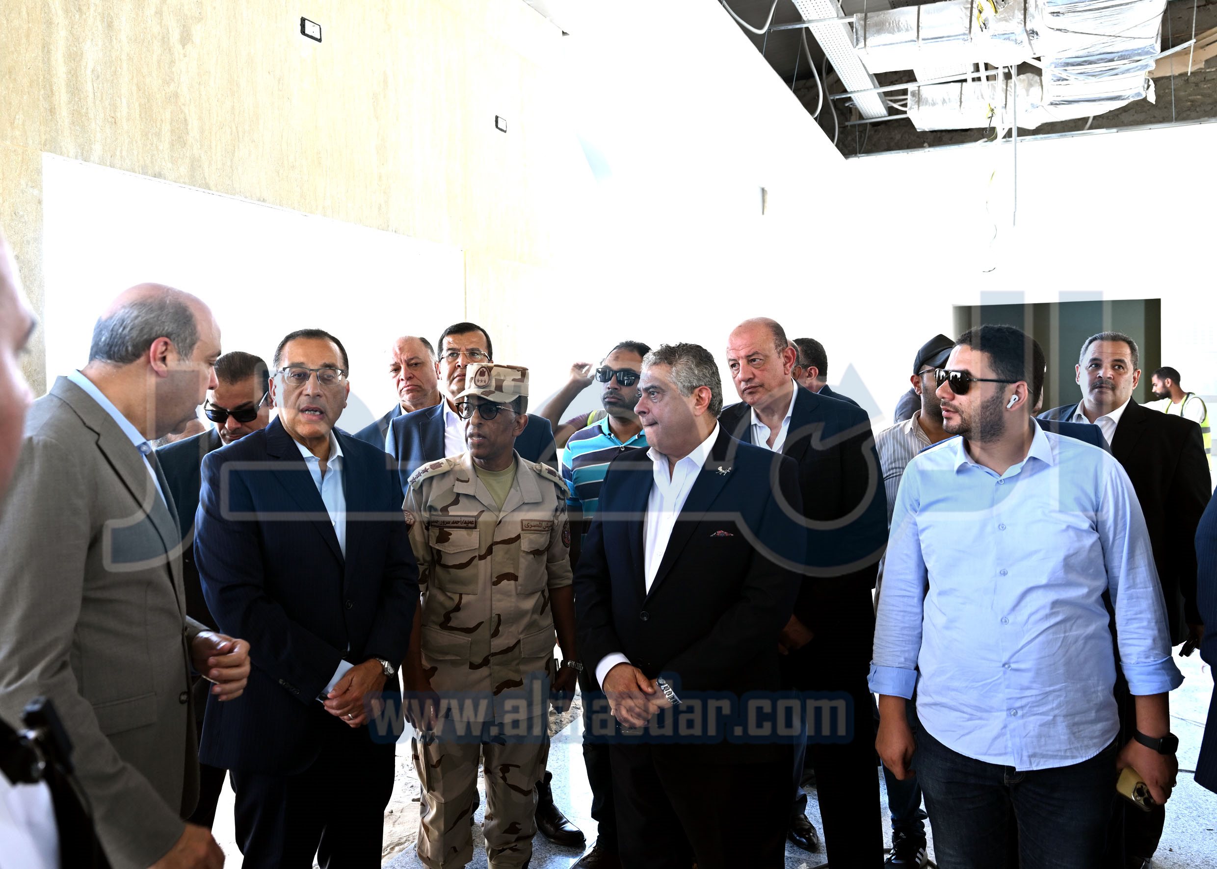 رئيس الوزراء يتفقد مطار برج العرب الدولي