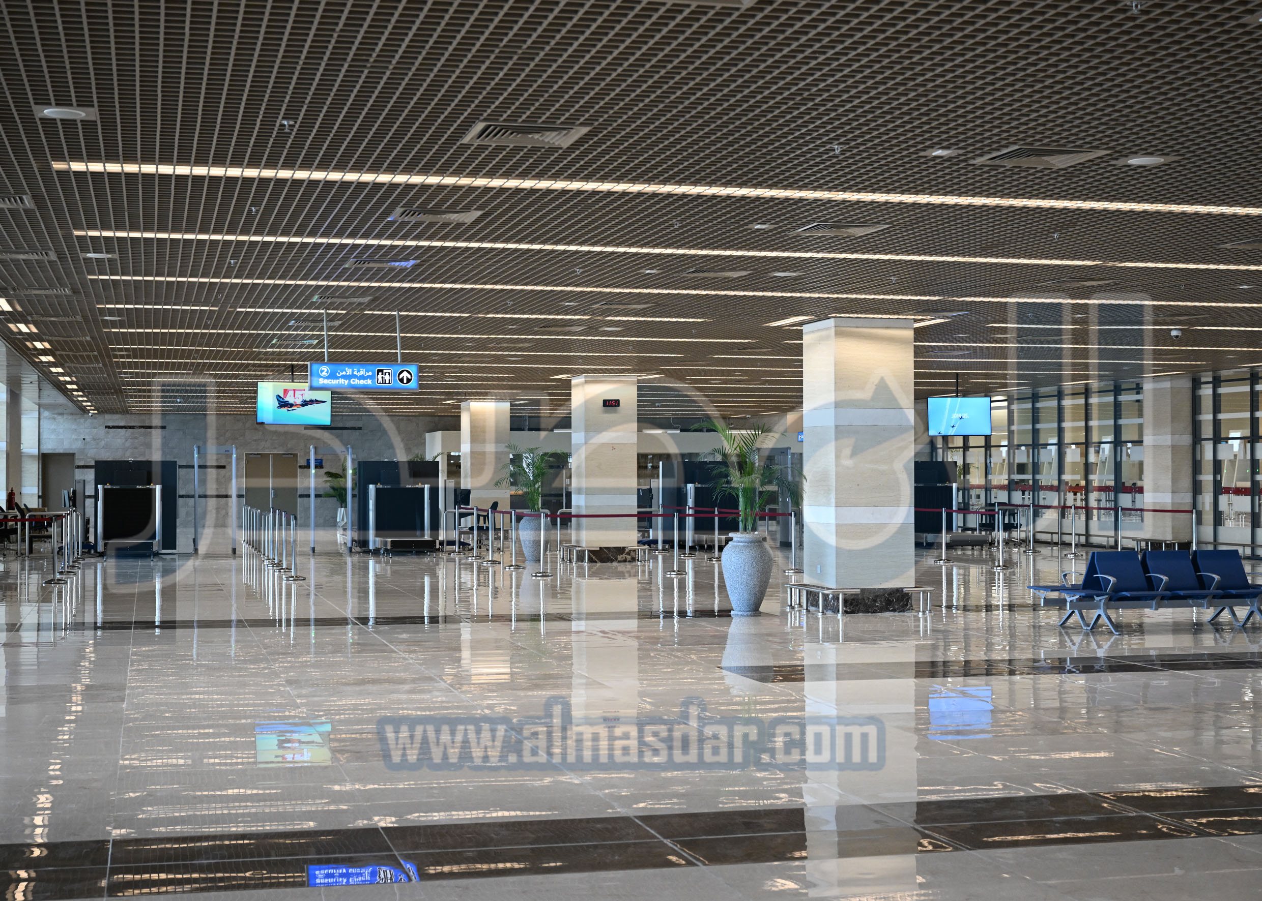 رئيس الوزراء يتفقد مطار برج العرب الدولي