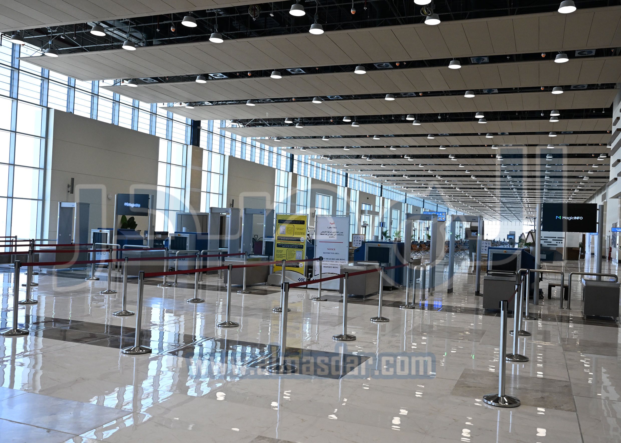 رئيس الوزراء يتفقد مطار برج العرب الدولي