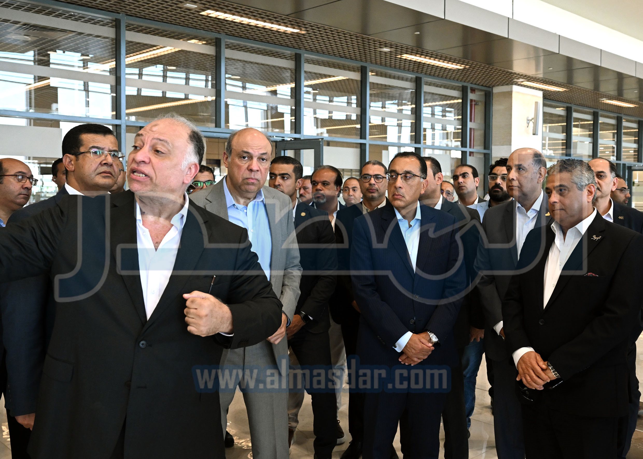 رئيس الوزراء يتفقد مطار برج العرب الدولي