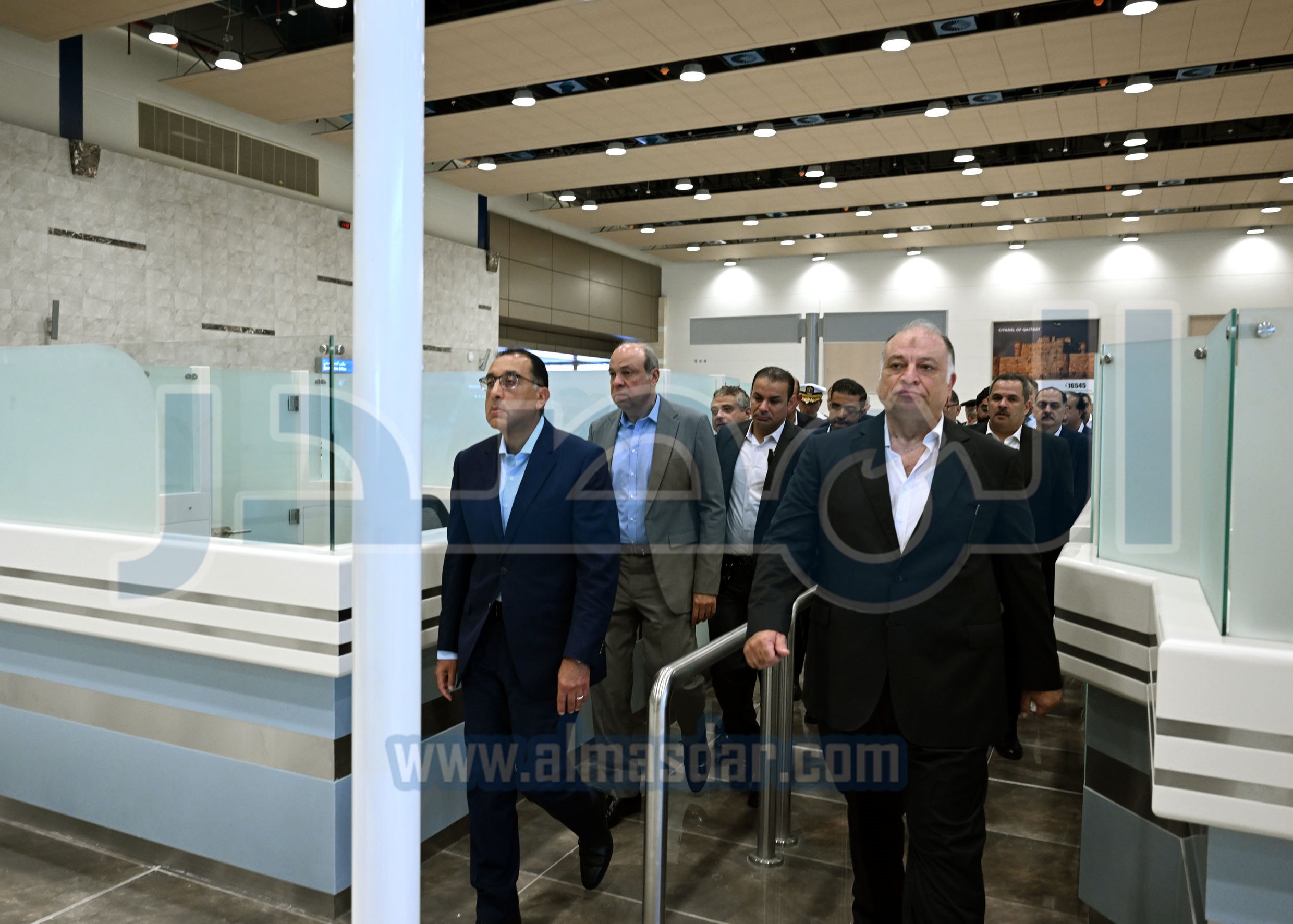 رئيس الوزراء يتفقد مطار برج العرب الدولي