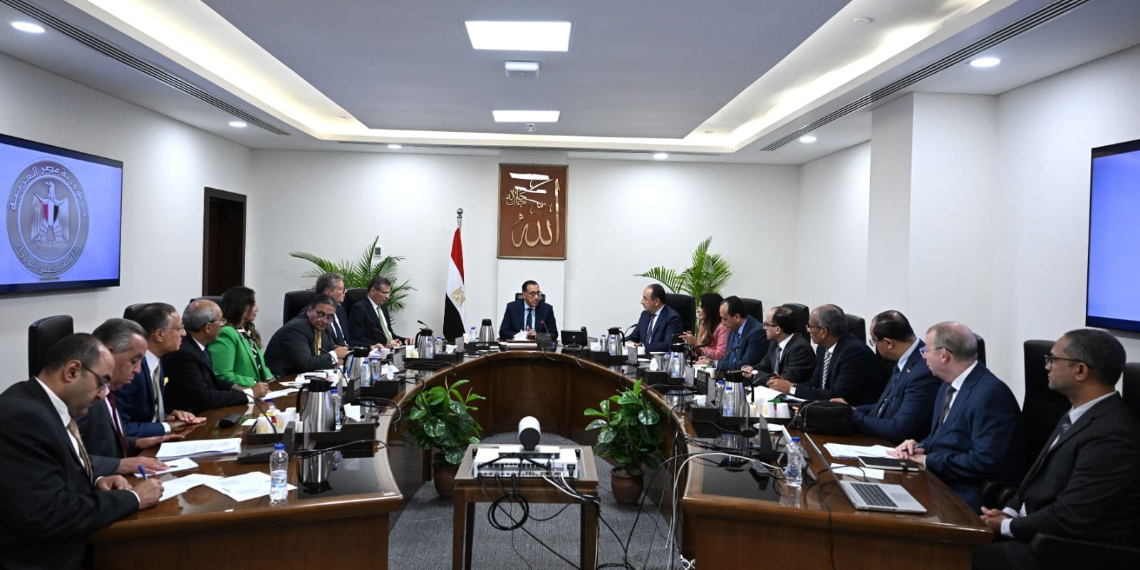 مدبولي يتابع موقف إنتاج الأسمدة بعد استئناف عمل المصانع