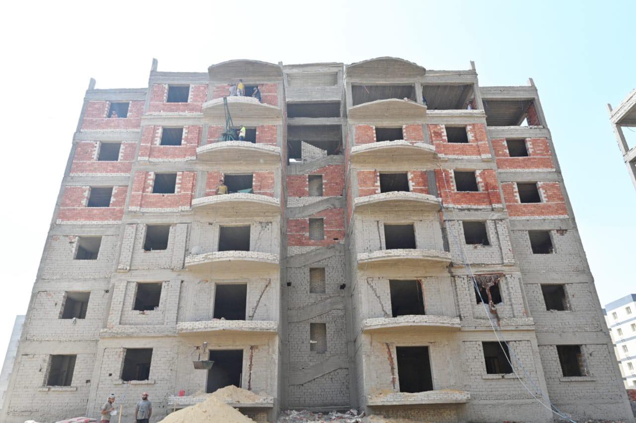 وزير الإسكان يتفقد مشروع سكن كل المصريين بمدينة بدر