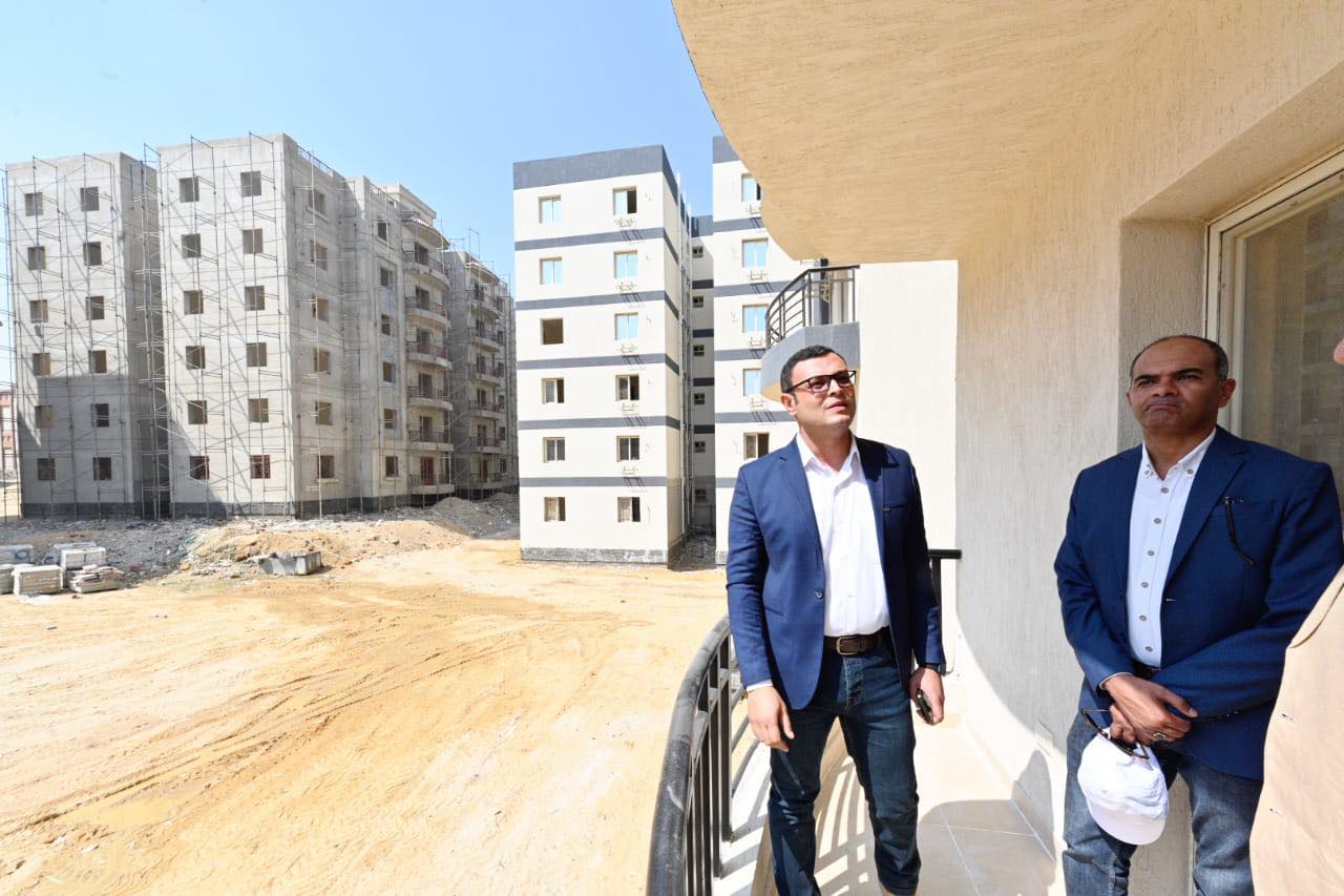 وزير الإسكان يتفقد مشروع سكن كل المصريين بمدينة بدر