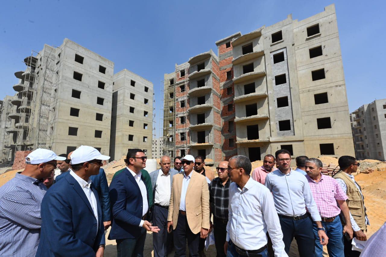 وزير الإسكان يتفقد مشروع سكن كل المصريين بمدينة بدر