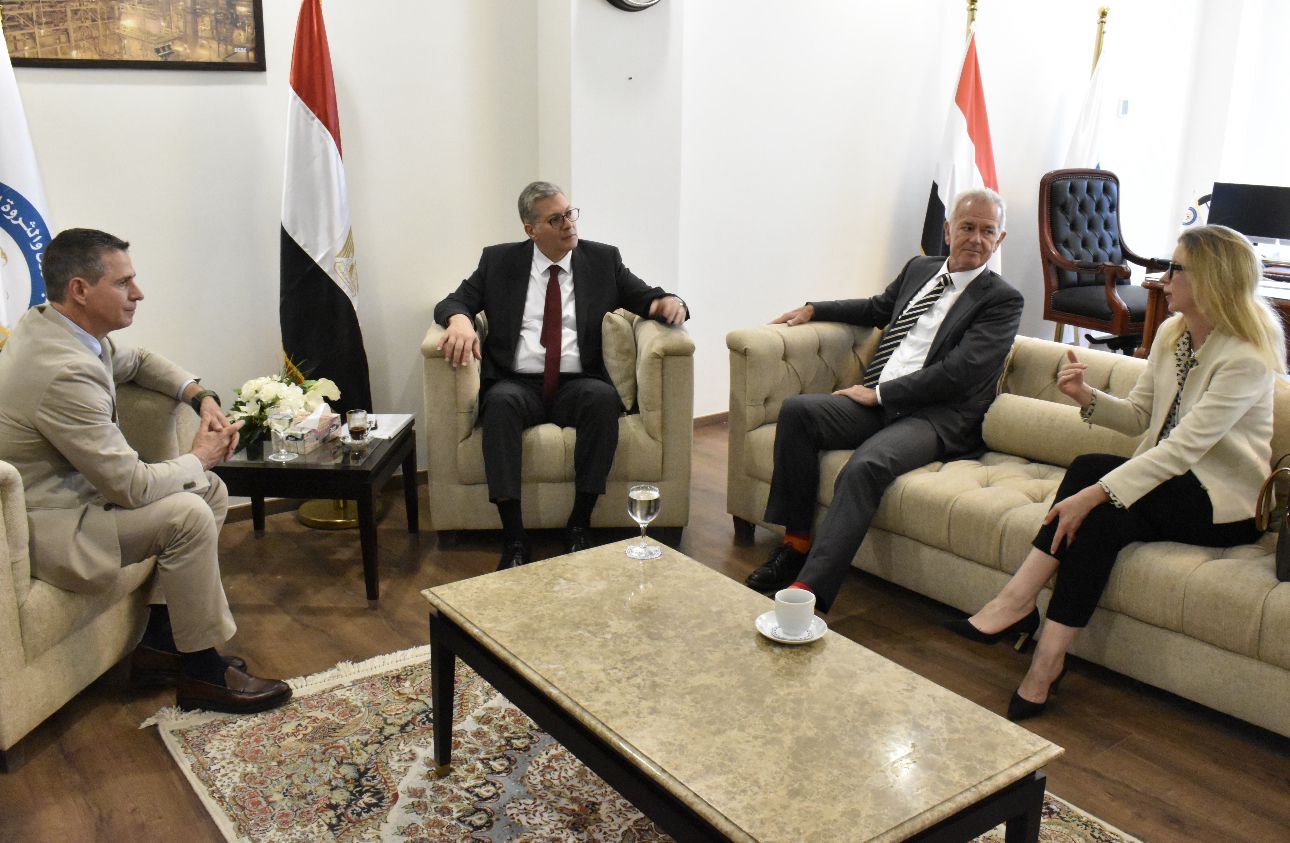 وزير البترول مع رؤساء شركة كابريكورن للطاقة