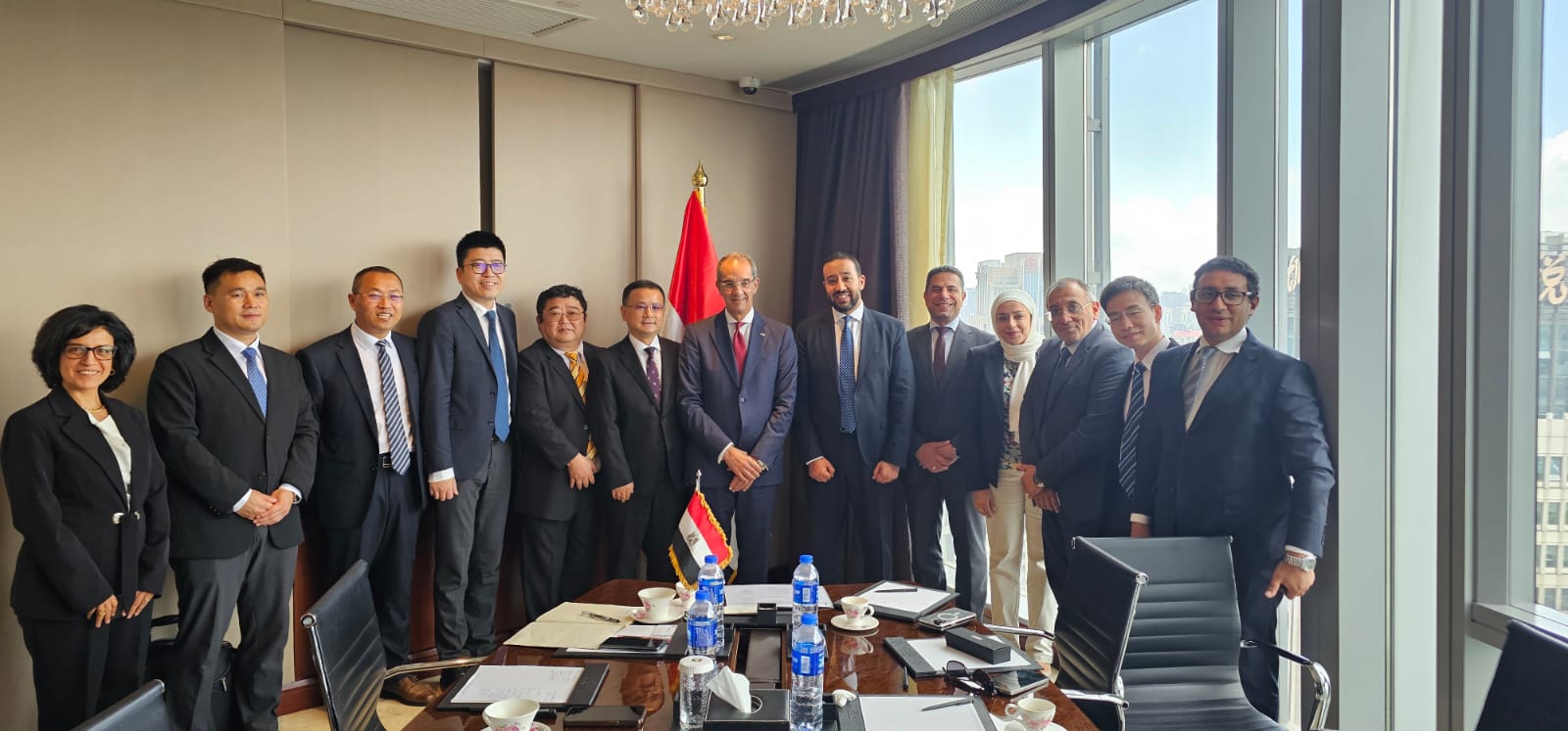 وزير الاتصالات يبحث مع الشركات الصينية في مجالات تصنيع الهواتف المحمولة