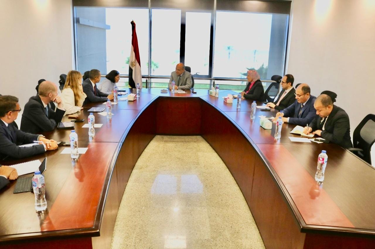 وزير الكهرباء يلتقي وفد بنك إعادة الإعمار والتنمية الأوروبي