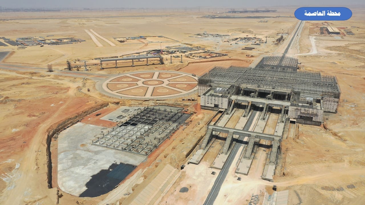 وزير الصناعة يتفقد مواقع العمل بمشروع الخط الأول للقطار الكهربائي السريع