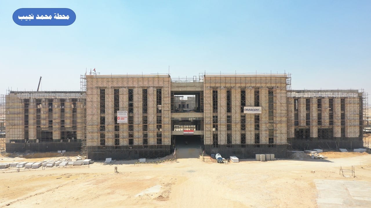وزير الصناعة يتفقد مواقع العمل بمشروع الخط الأول للقطار الكهربائي السريع