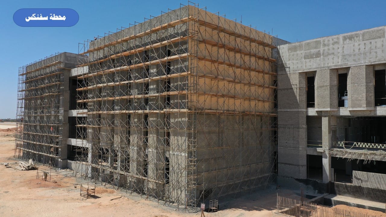 وزير الصناعة يتفقد مواقع العمل بمشروع الخط الأول للقطار الكهربائي السريع