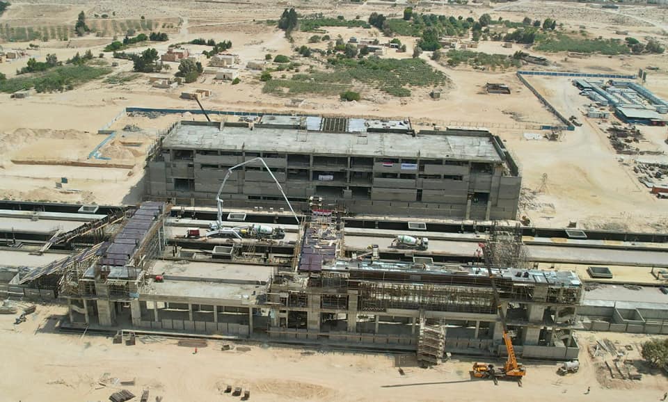 وزير الصناعة يتفقد مواقع العمل بمشروع الخط الأول للقطار الكهربائي السريع